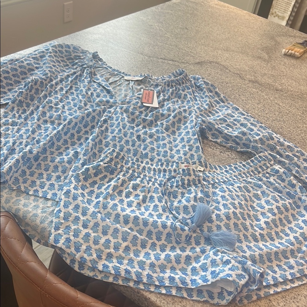 NWT -Vineyard Vine - Blue and White Patterned Set